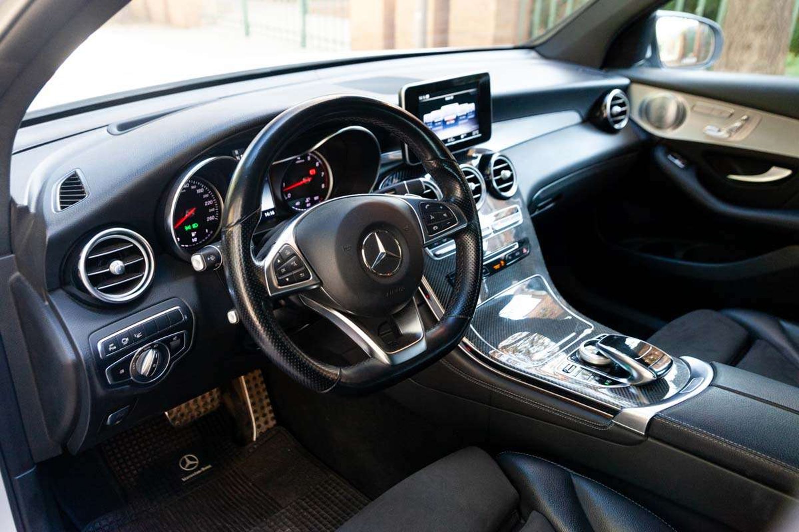 MERCEDES BENZ GLC300 2019 - Imagen 6 de 19