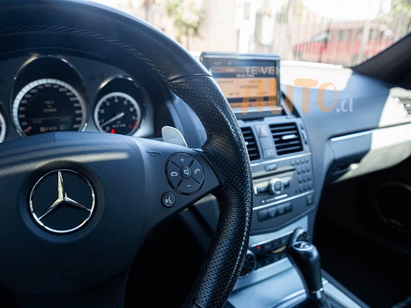 Mercedes-Benz C63 AMG 2011 - Imagen 17 de 20