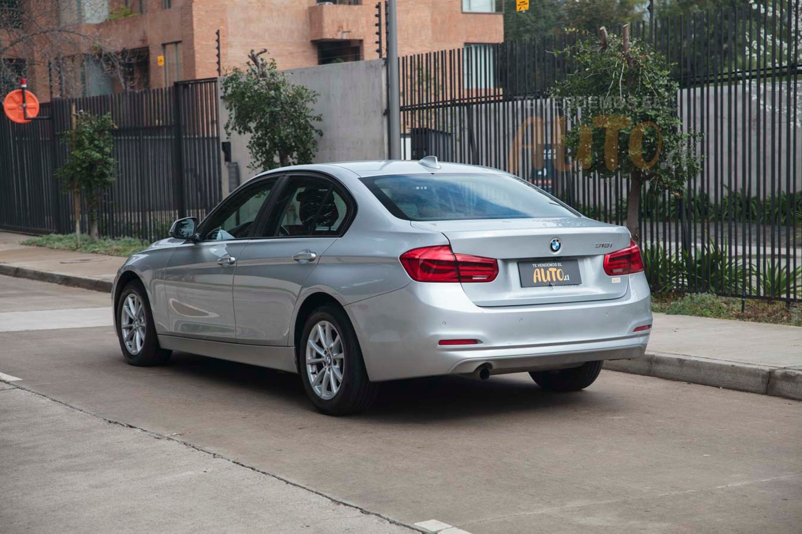 BMW 318i 2017 - Imagen 3 de 19