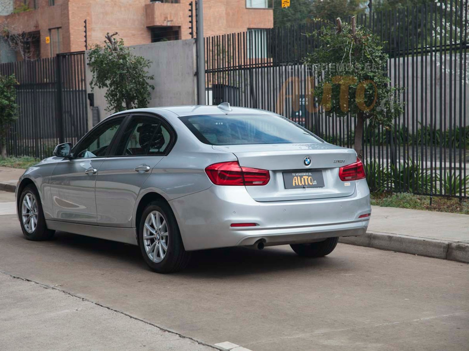 BMW 318i 2017 - Foto 3 de 19