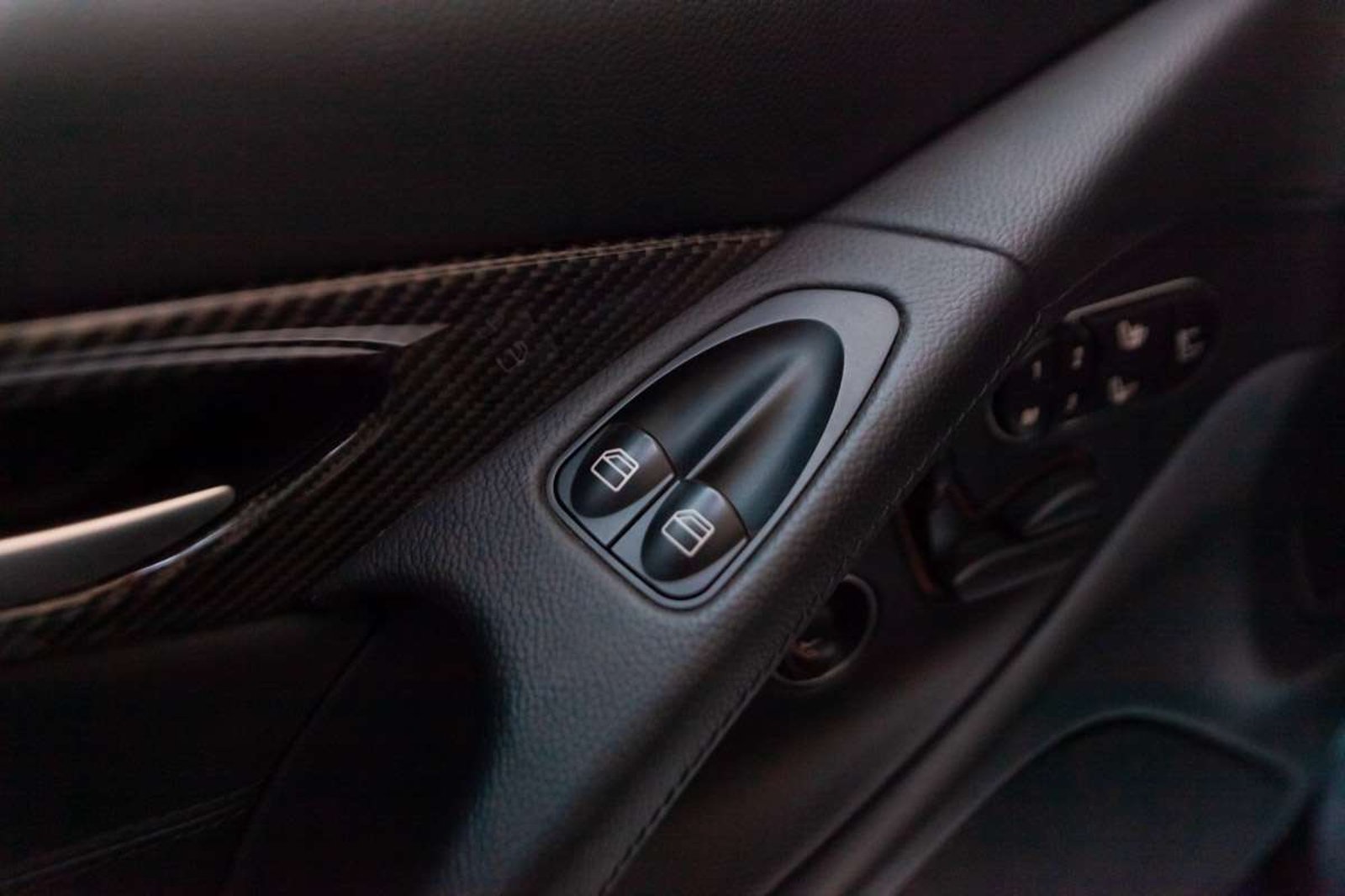 MERCEDES BENZ SL63 2011 - Imagen 18 de 20