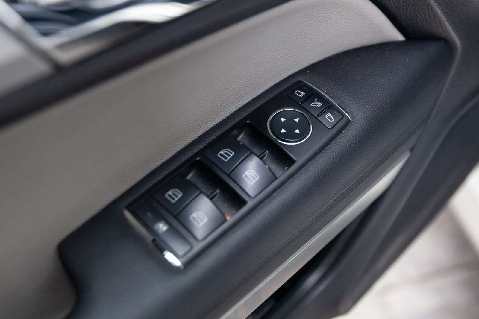MERCEDES BENZ E500 2010 - Imagen 18 de 20