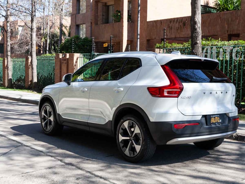 Volvo XC40 2023 - Imagen 3 de 17