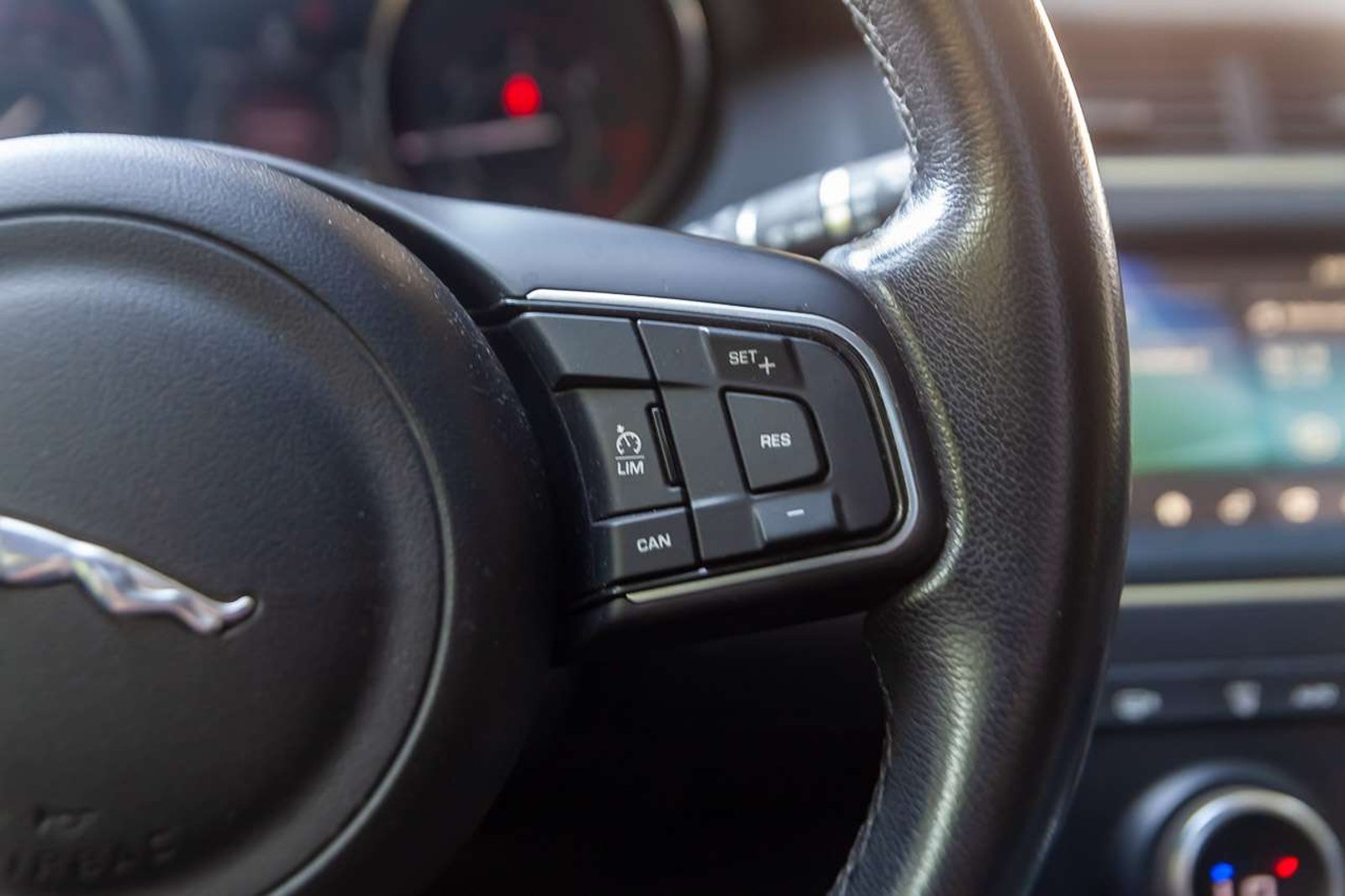 JAGUAR E-Pace 2019 - Imagen 11 de 17