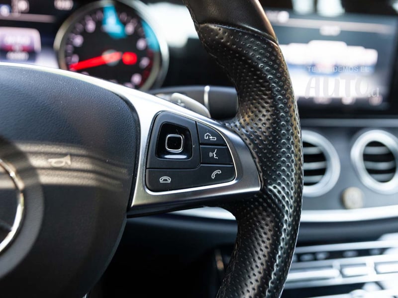 Mercedes-Benz E300 2018 - Imagen 9 de 19