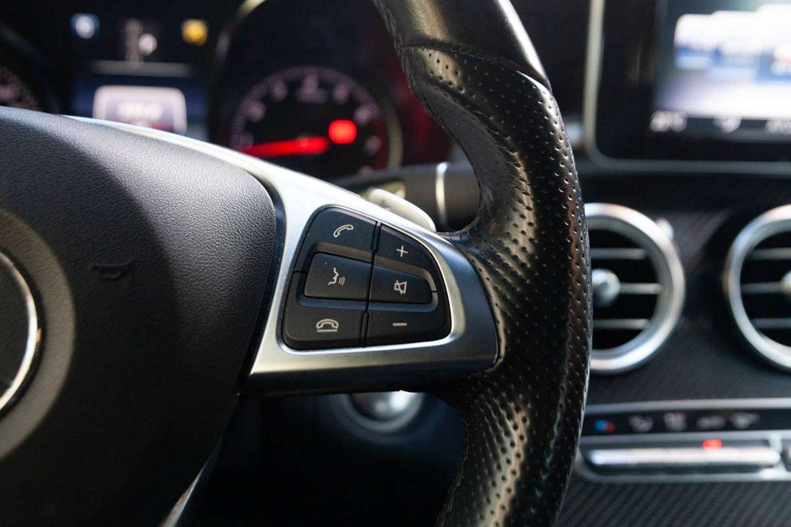 MERCEDES BENZ GLC300 2019 - Imagen 9 de 19