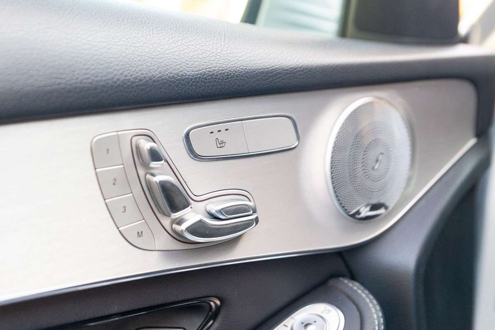 MERCEDES BENZ GLC300 2019 - Imagen 16 de 19