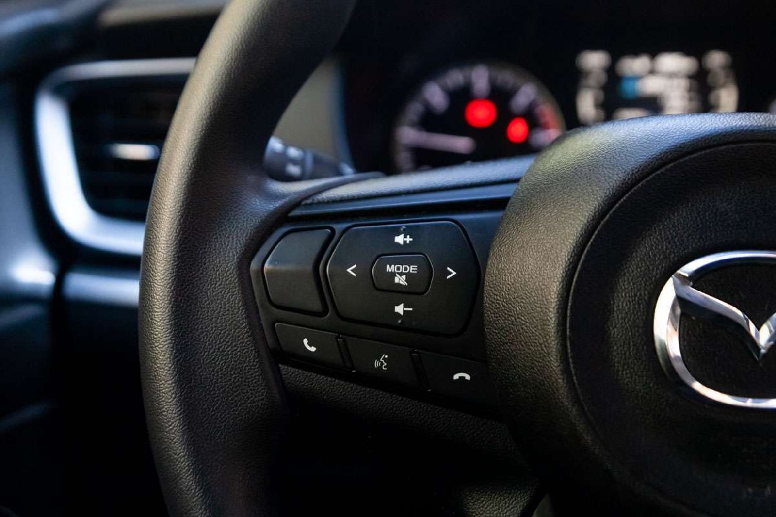 MAZDA BT-50 2023 - Imagen 9 de 20