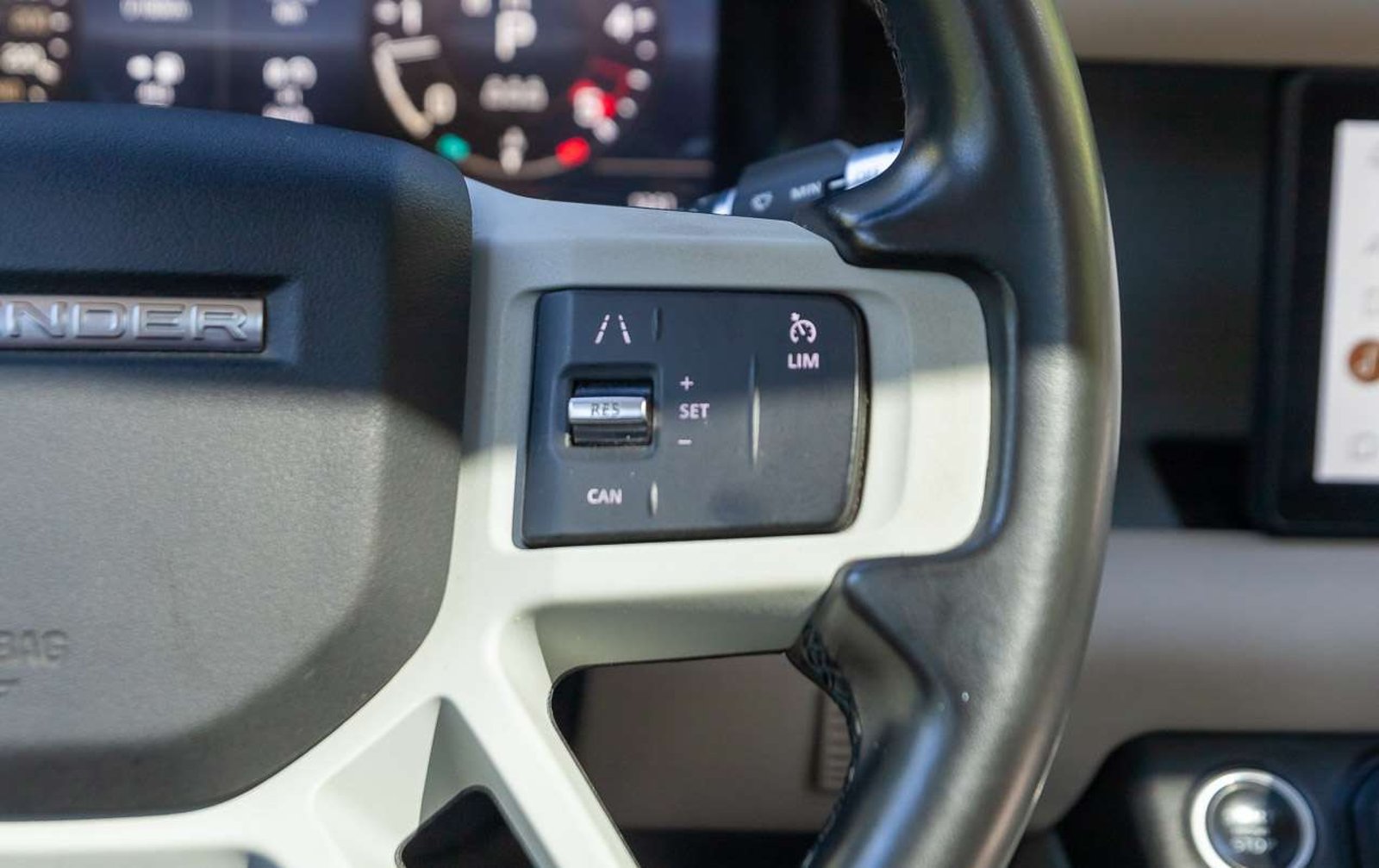 LAND ROVER Defender 2022 - Imagen 10 de 17