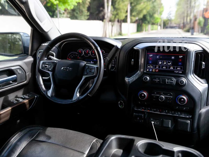 Chevrolet Silverado 2021 - Imagen 13 de 20
