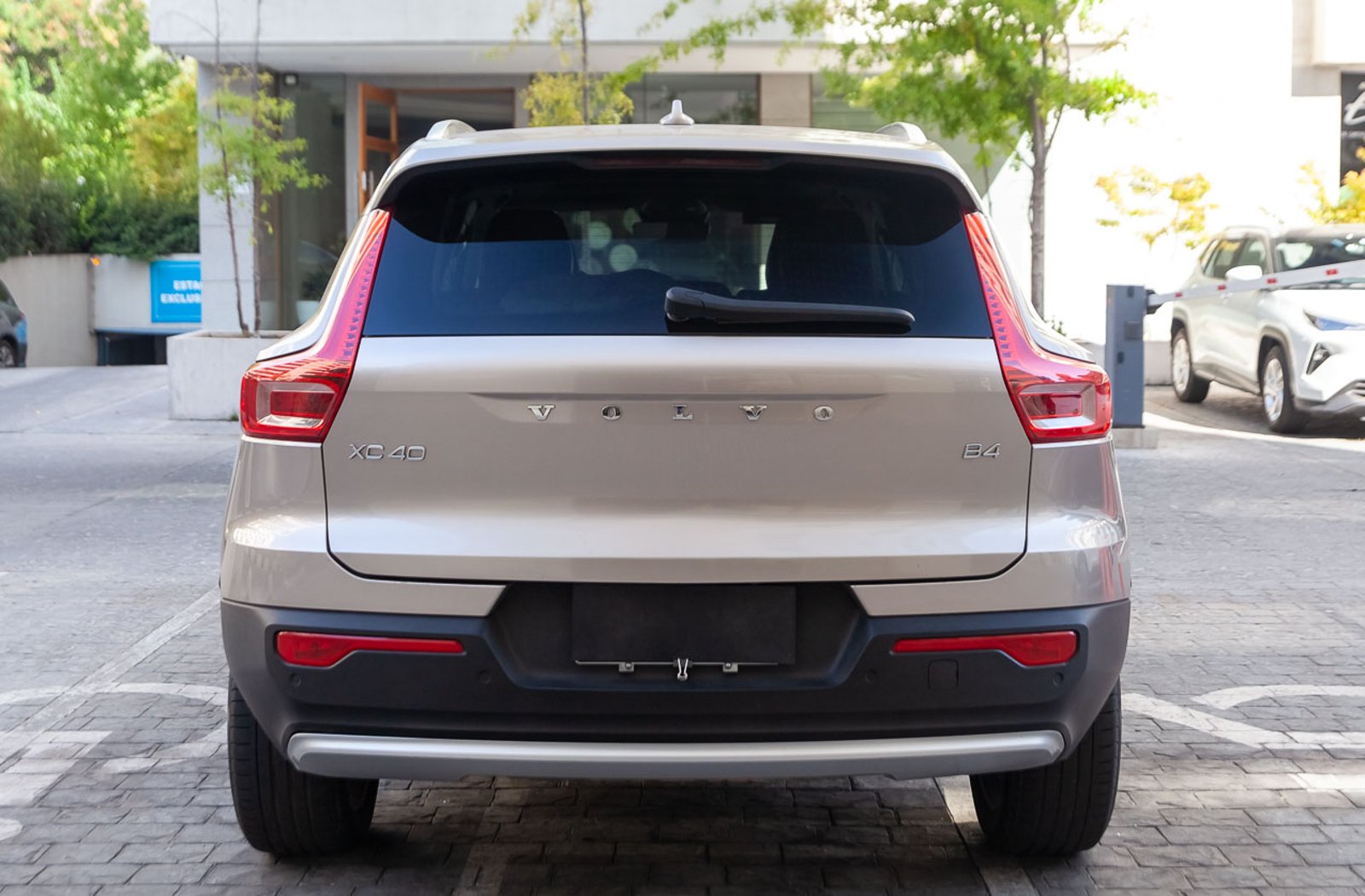 Volvo XC40 2023 - Imagen 4 de 19