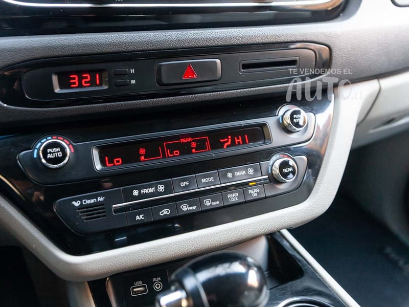 Kia Grand Carnival 2016 - Imagen 13 de 18