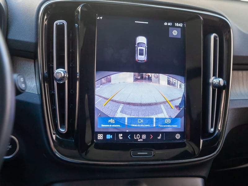 Volvo XC40 2023 - Imagen 13 de 19