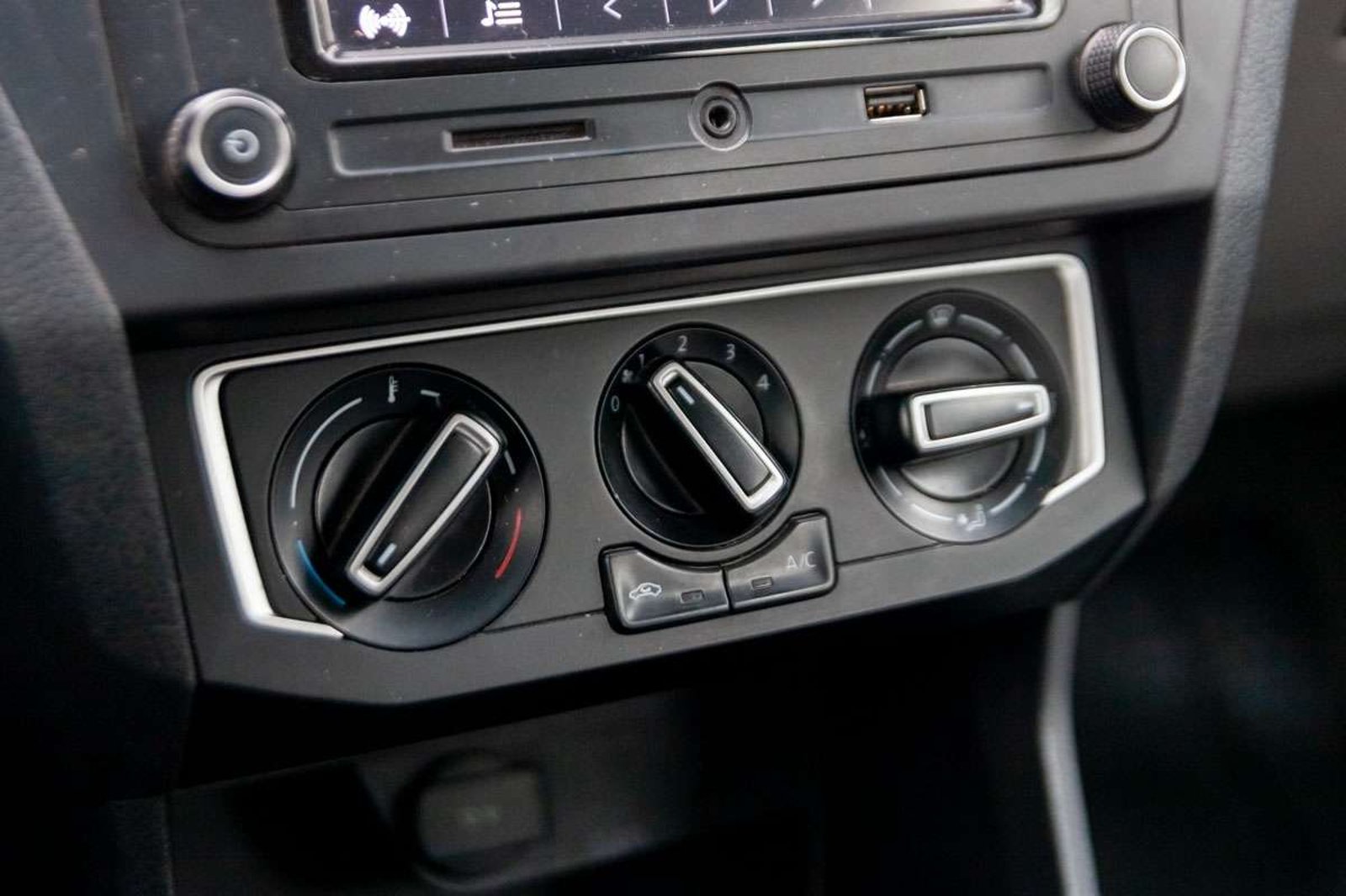 VOLKSWAGEN Gol 2018 - Imagen 11 de 17
