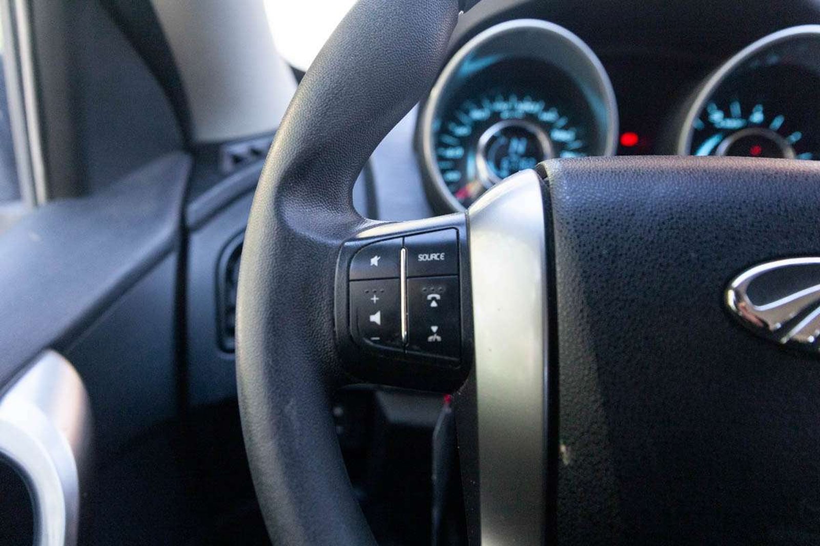 MAHINDRA XUV500 2023 - Imagen 9 de 17