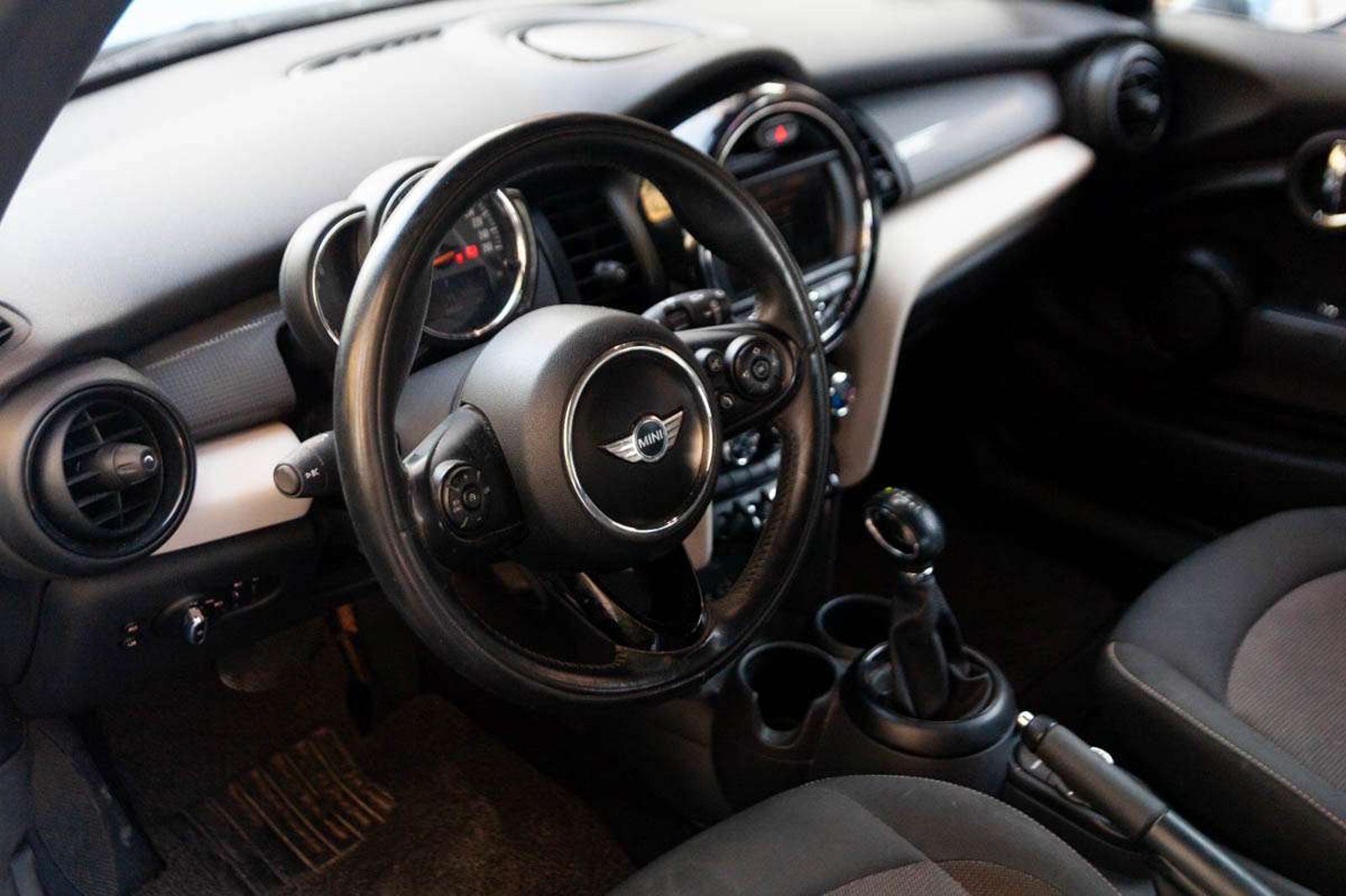MINI Cooper 2019 - Imagen 7 de 18