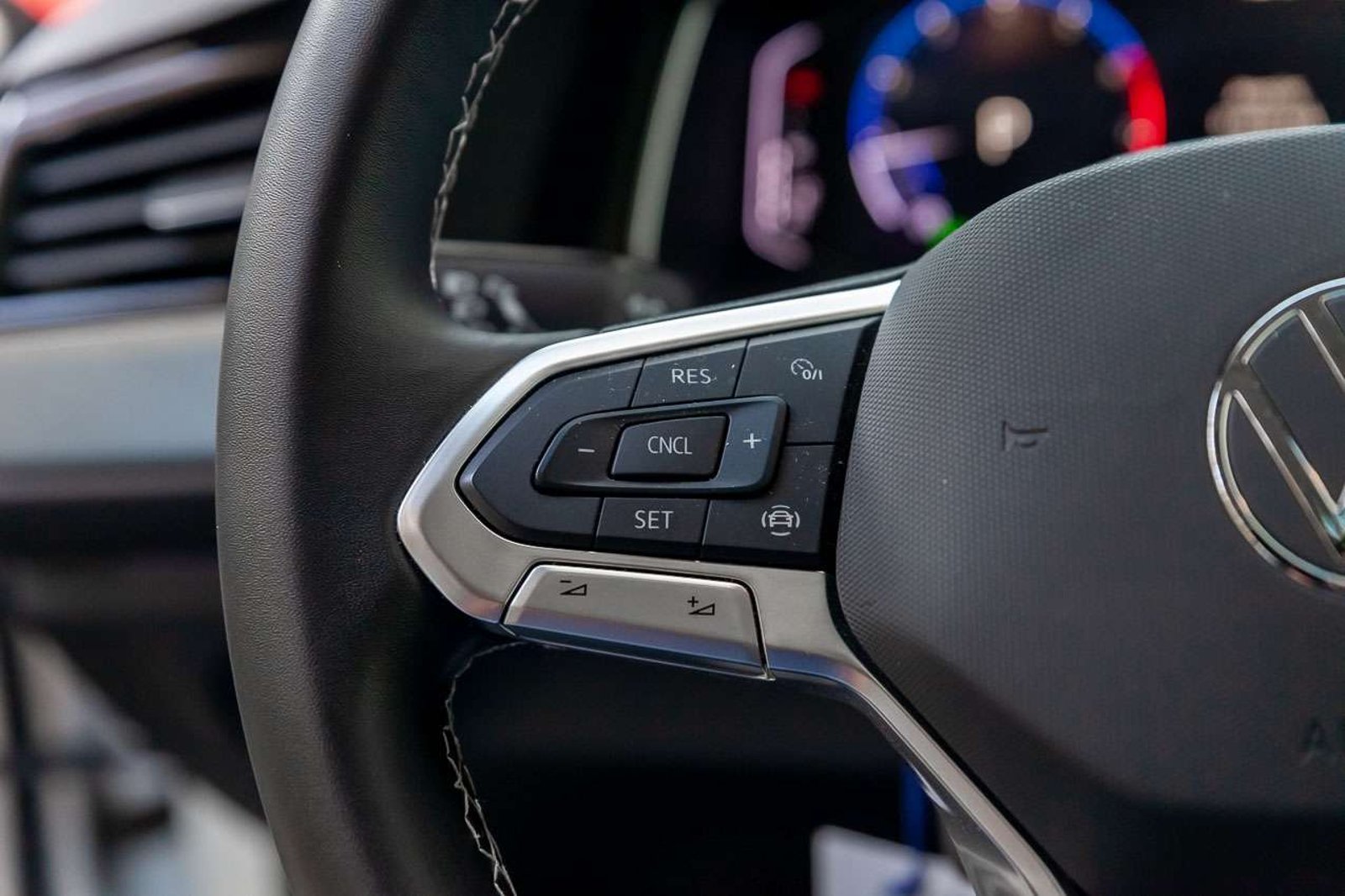 VOLKSWAGEN Jetta 2024 - Imagen 9 de 18