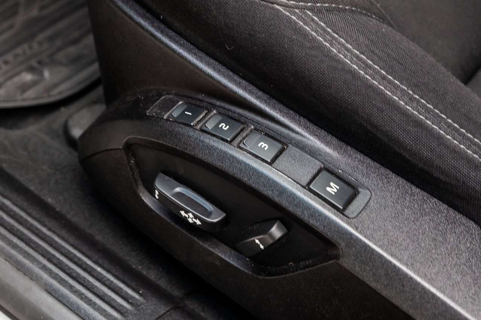VOLVO V40 2019 - Imagen 16 de 19