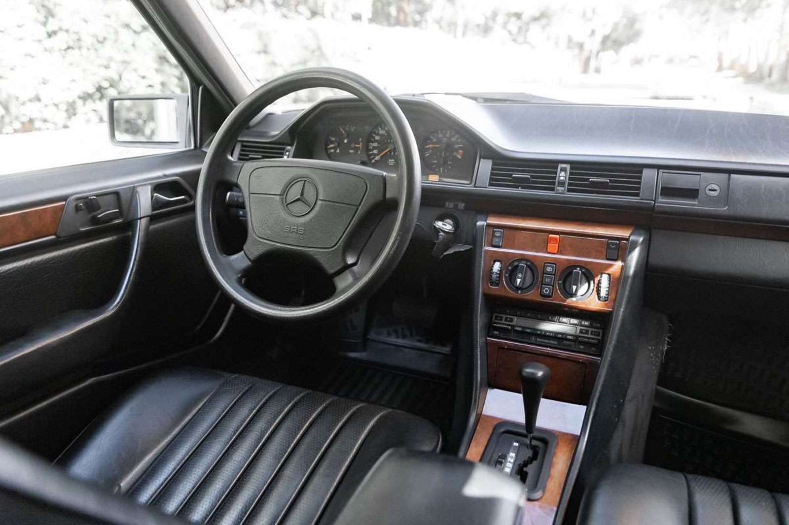 MERCEDES BENZ 320E 1993 - Imagen 16 de 17