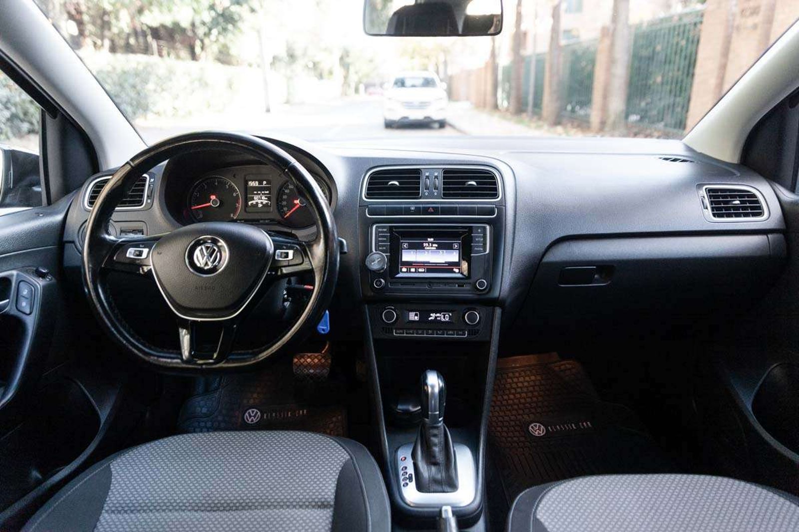 VOLKSWAGEN Polo 2017 - Imagen 16 de 17