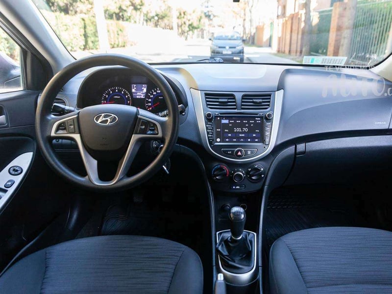 Hyundai Accent 2018 - Imagen 16 de 18