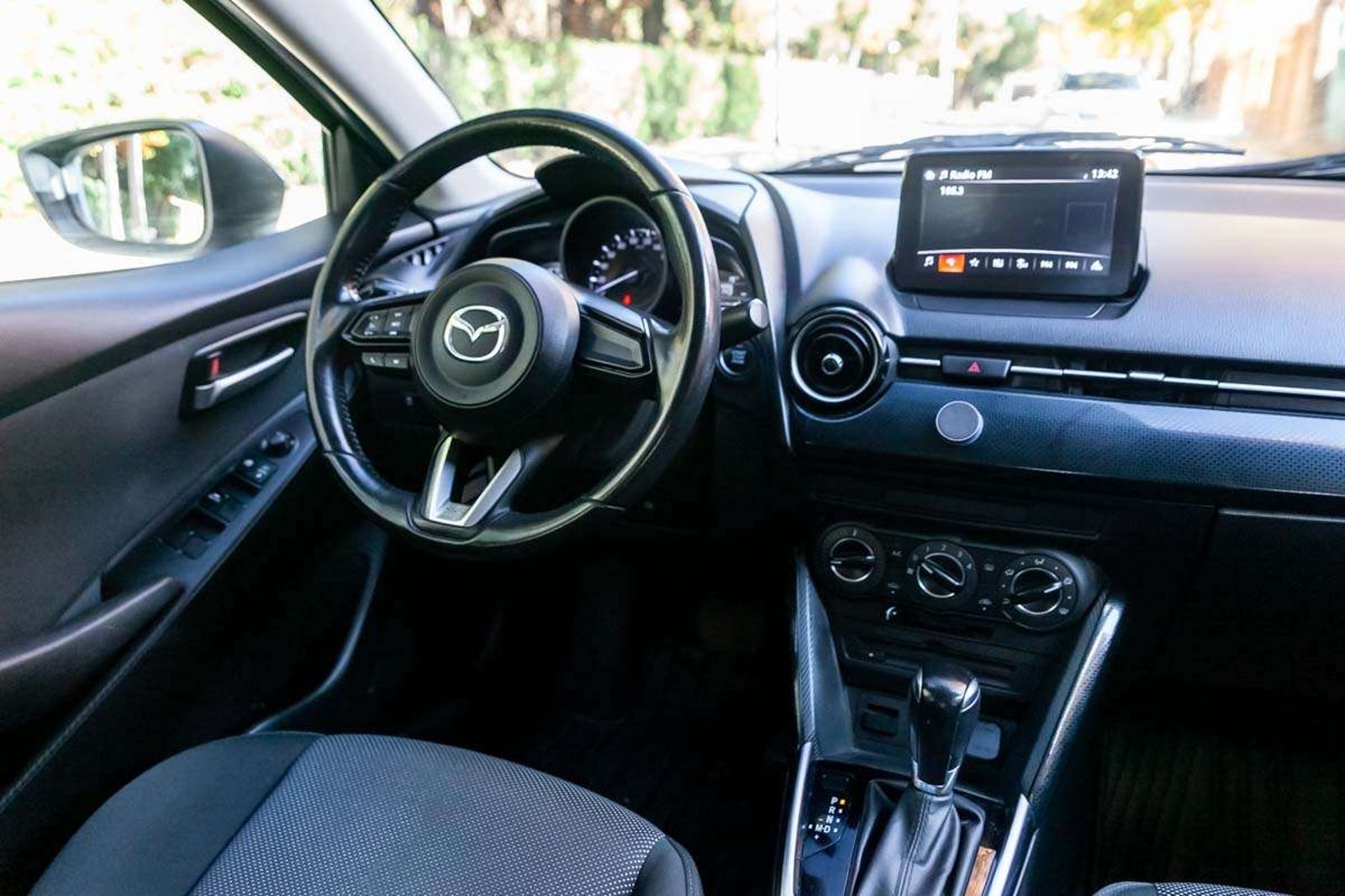 MAZDA 2 2019 - Imagen 16 de 17