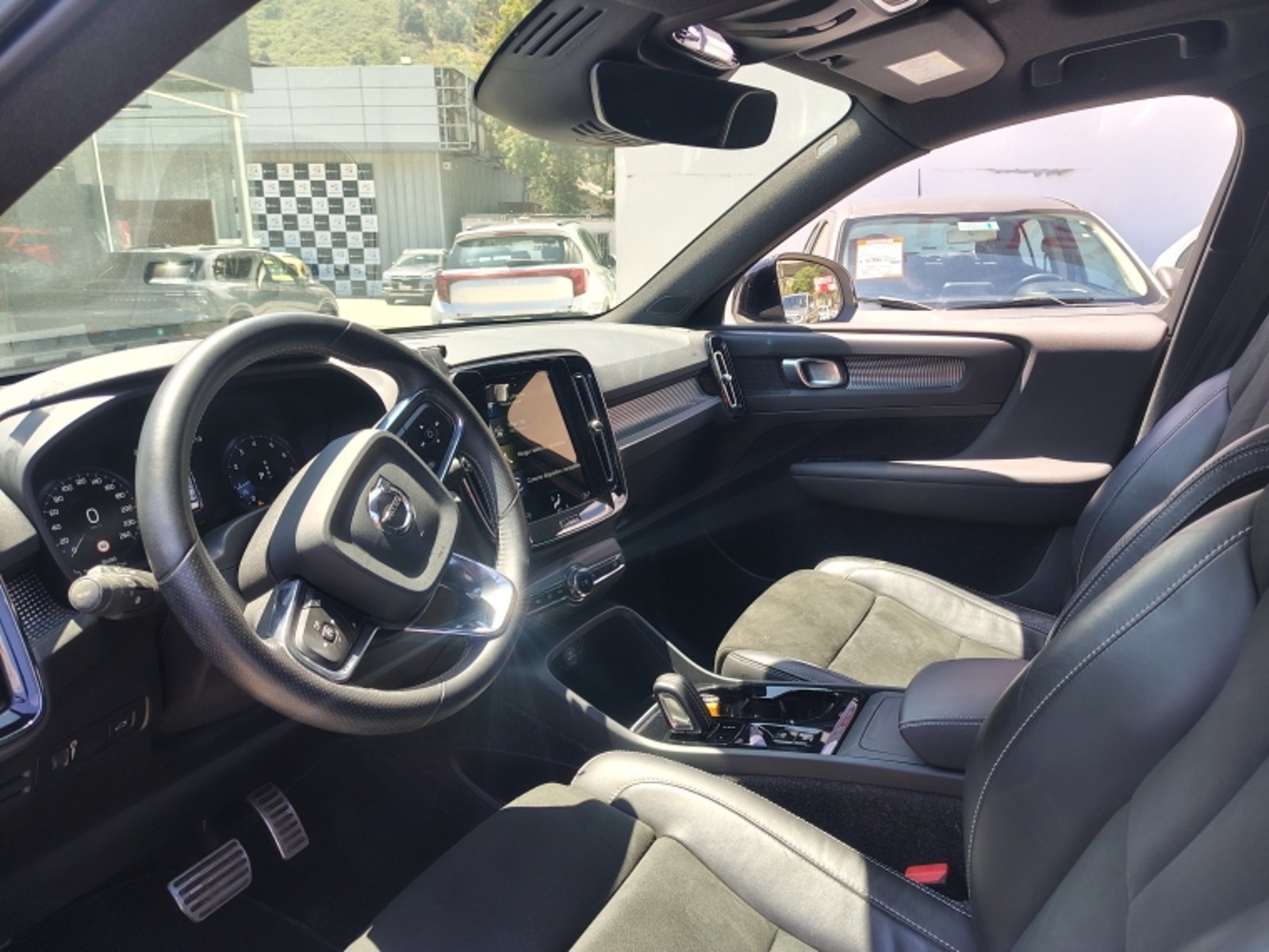 VOLVO Xc40 T4 Fwd 2.0 Aut 2021 - Imagen 13 de 20