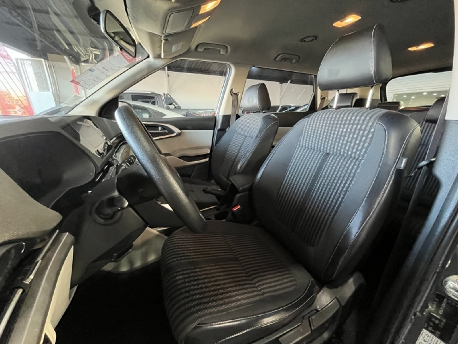 KIA Carens Ex 1.4 Aut 2023 - Imagen 16 de 20
