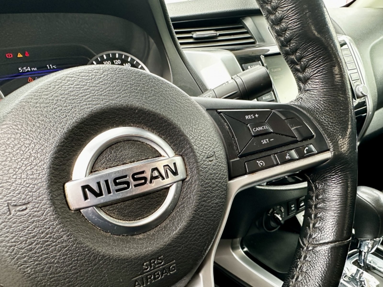 Nissan Navara D Cab 4x4 2.3 At 2021 - Imagen 13 de 20