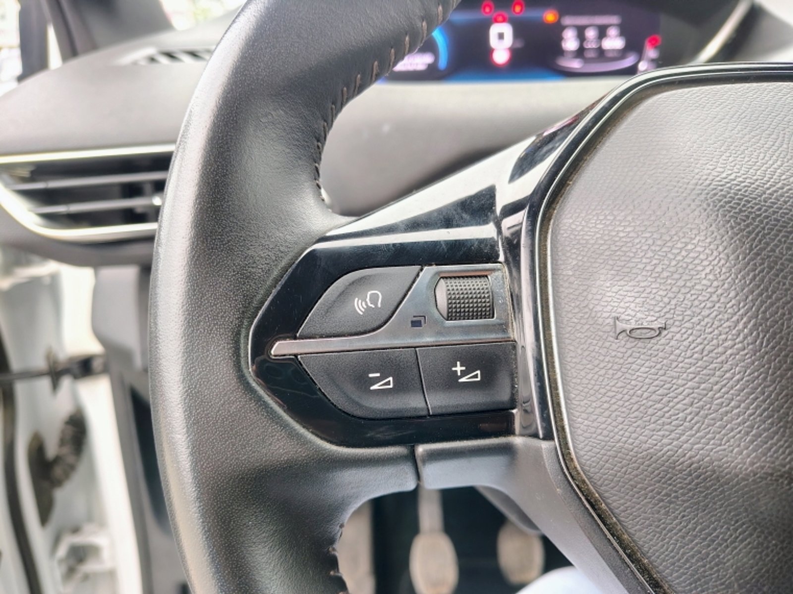 PEUGEOT 3008 Nuevo 3008 Active Pack Puretech 130 Mt6 1.2 Blanco Test Car 2024 - Imagen 17 de 20