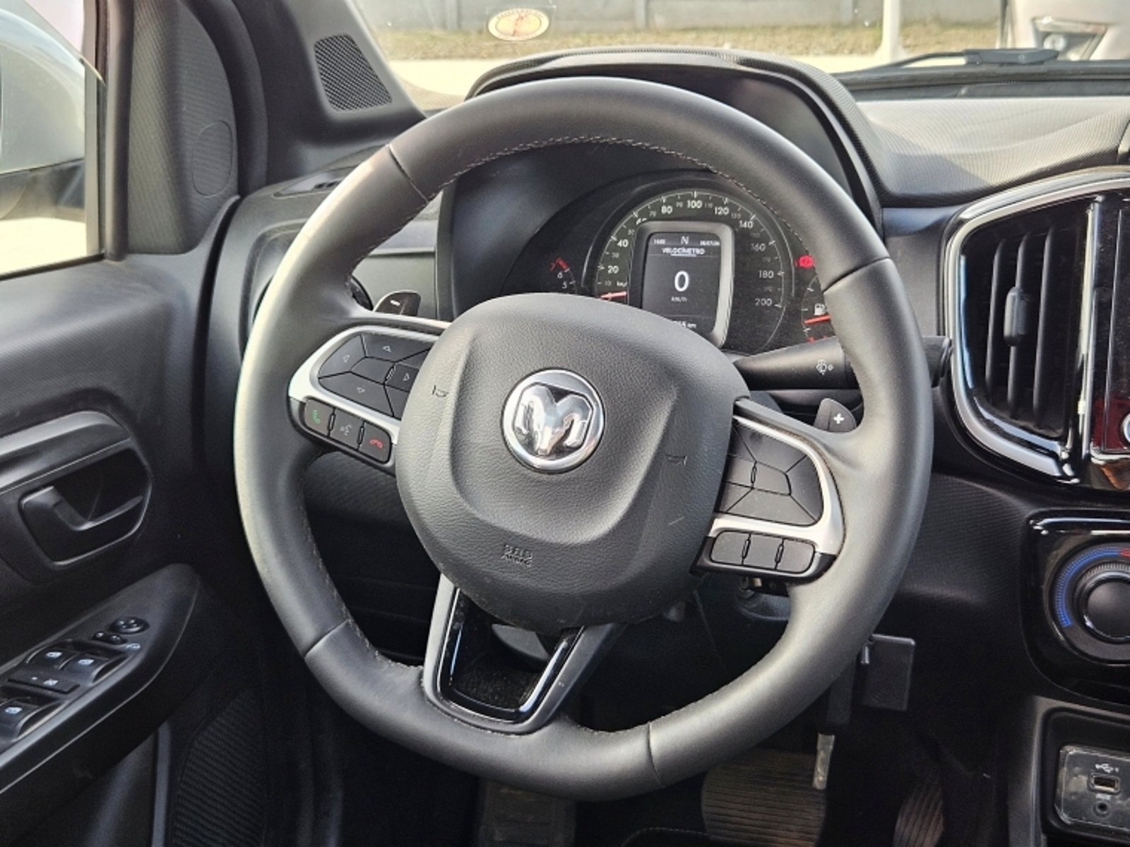 RAM 700 Bighorn 1.3 Aut 2024 - Imagen 11 de 20
