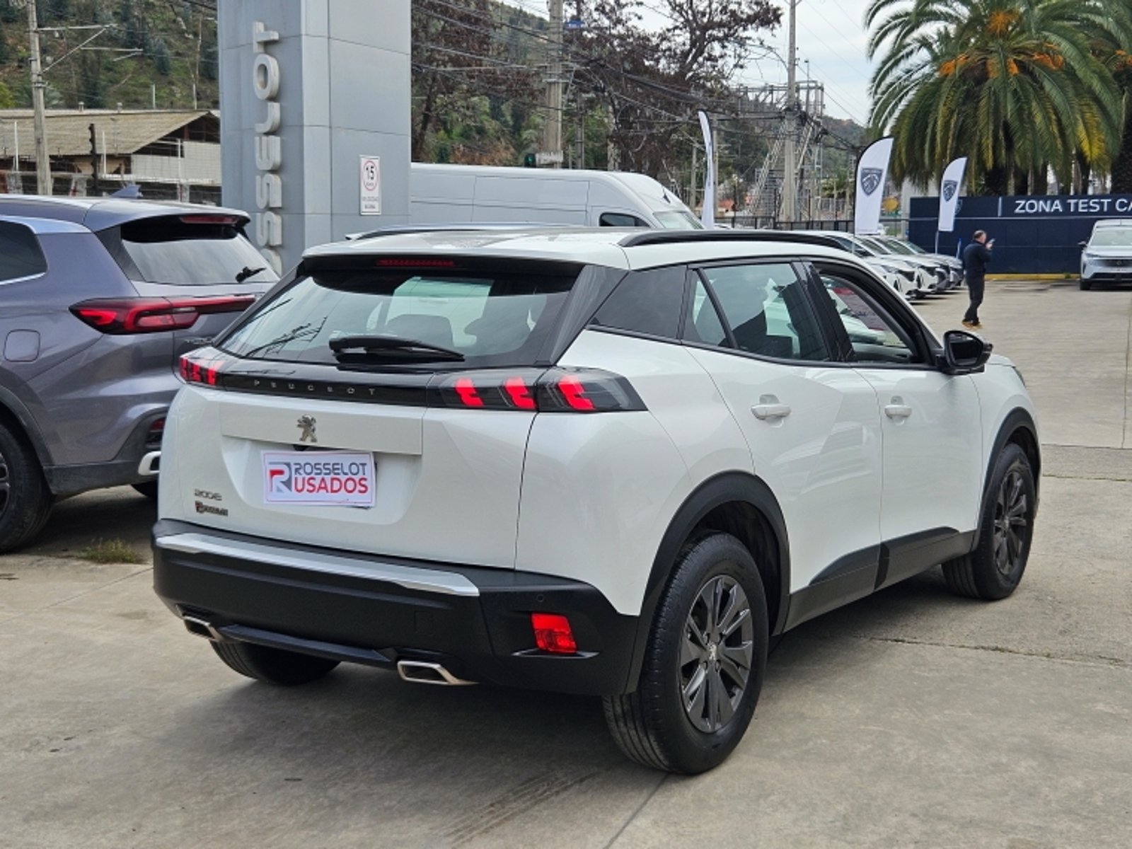 Peugeot 2008 Puretech 130 1.2 2023 - Imagen 6 de 20
