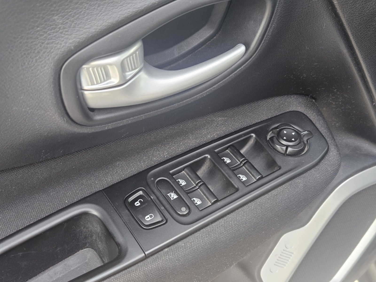 JEEP Renegade Sport 1.8 2023 - Imagen 14 de 20