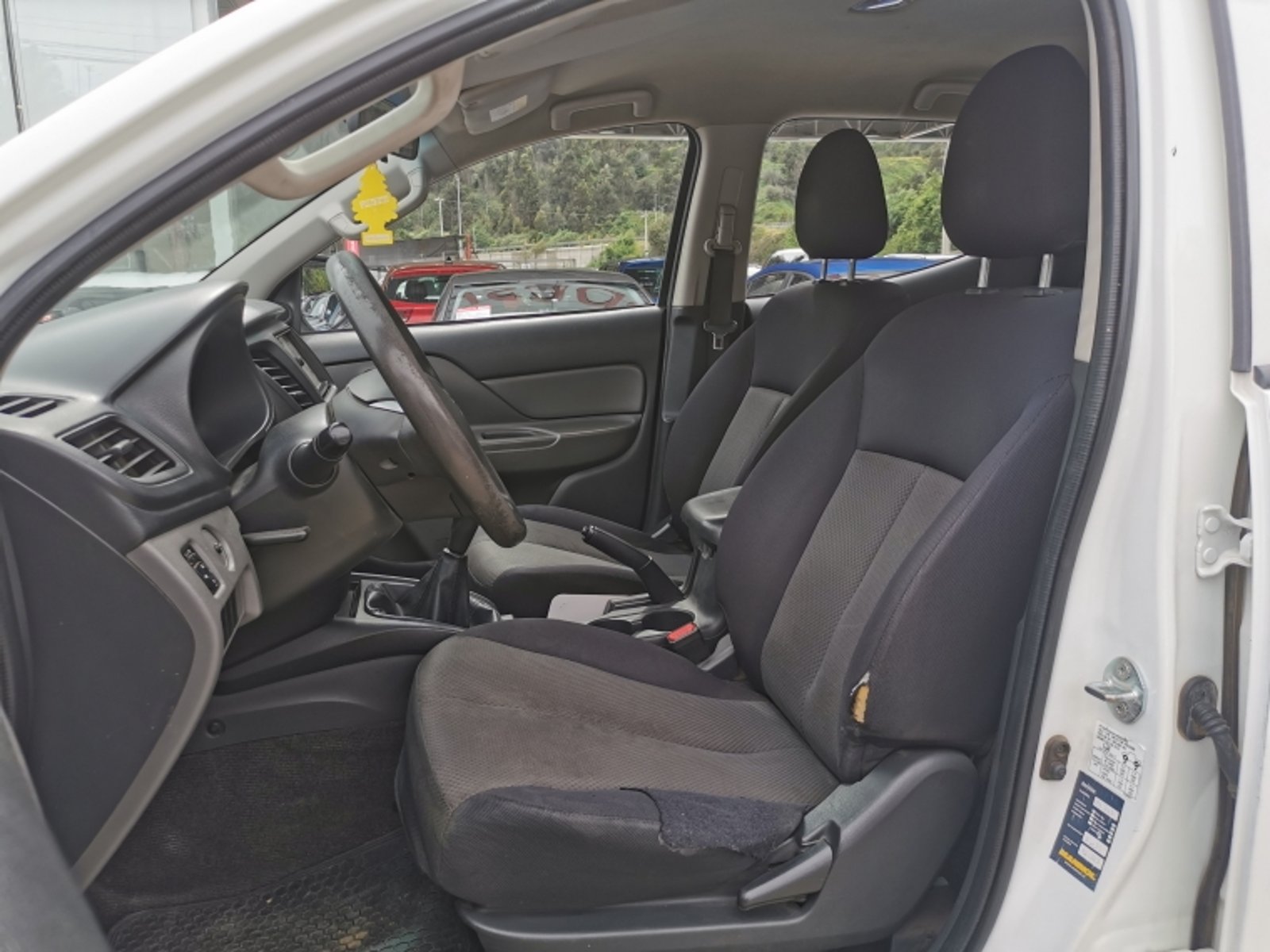 MITSUBISHI L200 D/c 2.4 Katana Crt 4x4 2016 - Imagen 4 de 18