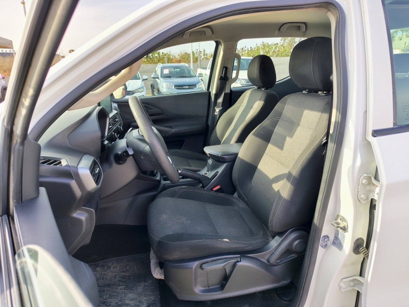 PEUGEOT Landtrek Active Bluehdi 180 4x2 Euro 6b 2024 - Imagen 12 de 20