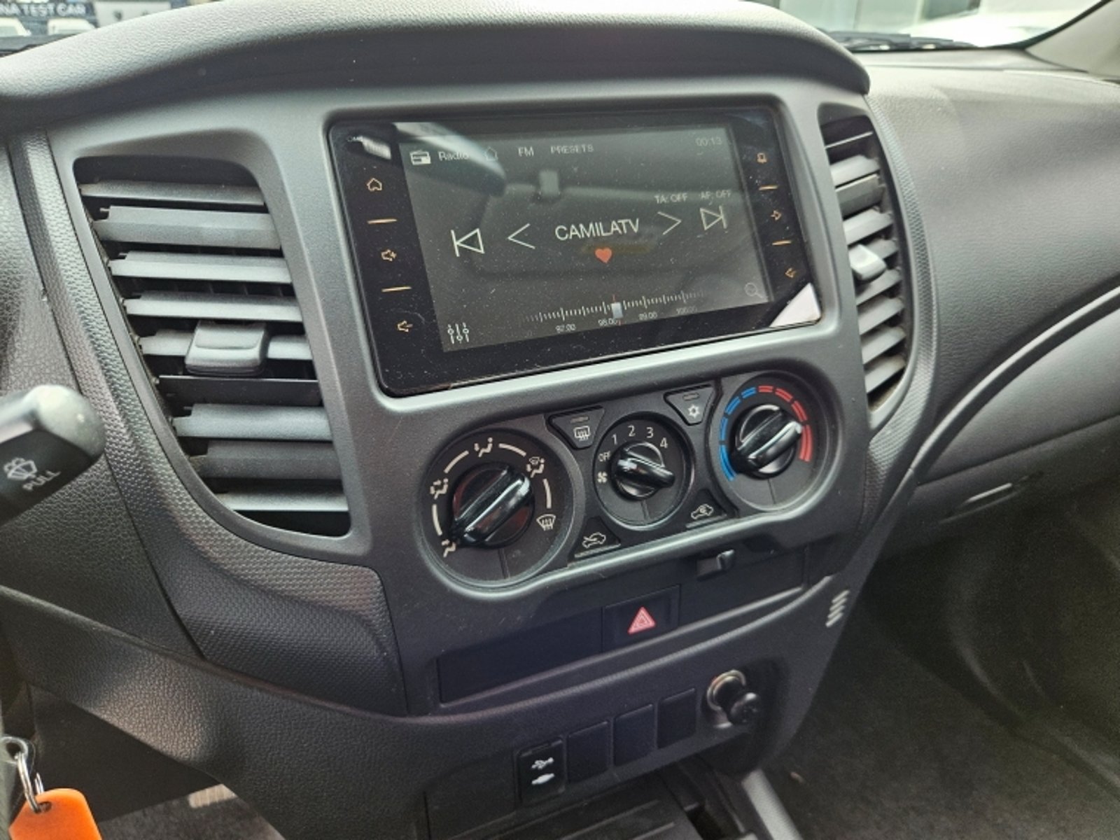 Mitsubishi L200 D/c 2.4 Katana Crt 4x4 Special Pack 2023 - Imagen 16 de 20