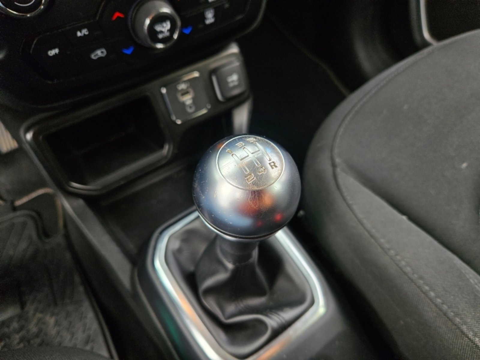 JEEP Renegade Sport 1.8 2022 - Imagen 16 de 20