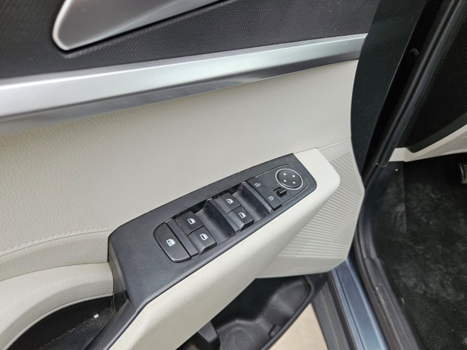 Kia Carens Ex 1.4 Aut 2024 - Imagen 14 de 20