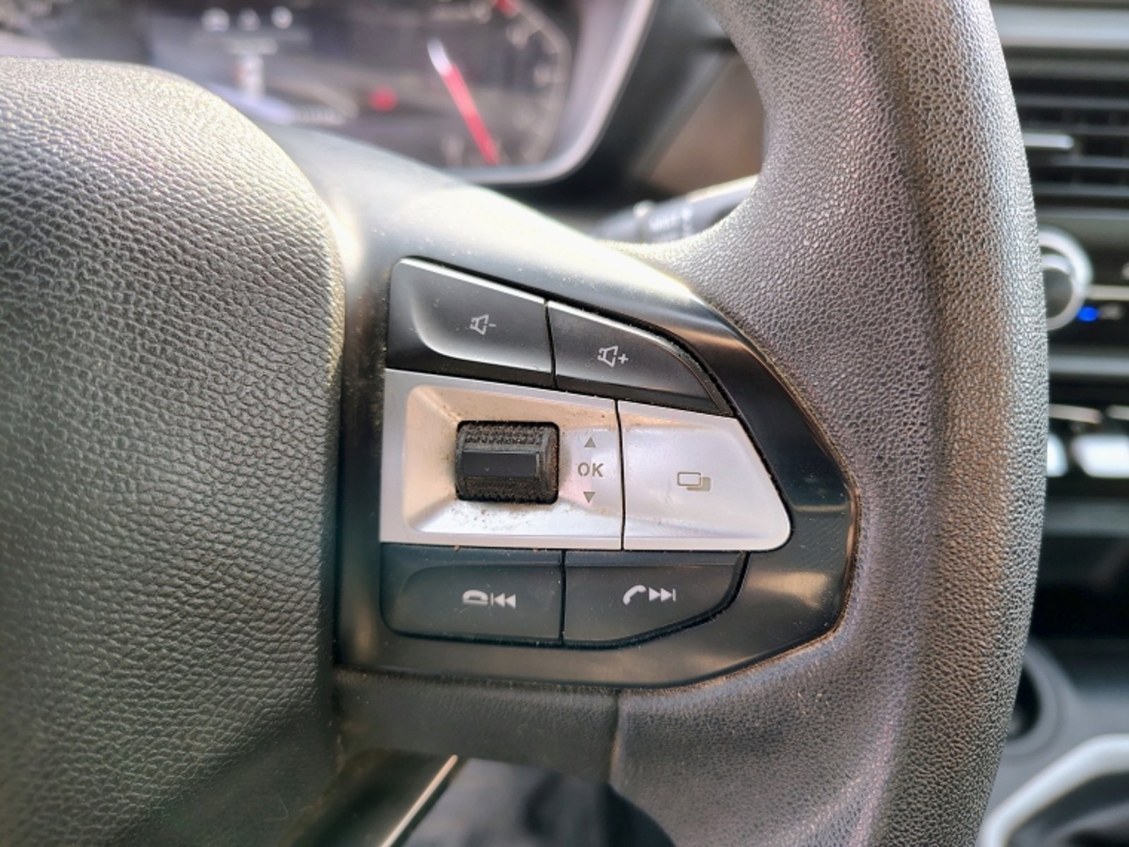 PEUGEOT Landtrek Active Bluehdi 180 4x2 Euro 6b 2024 - Imagen 18 de 20
