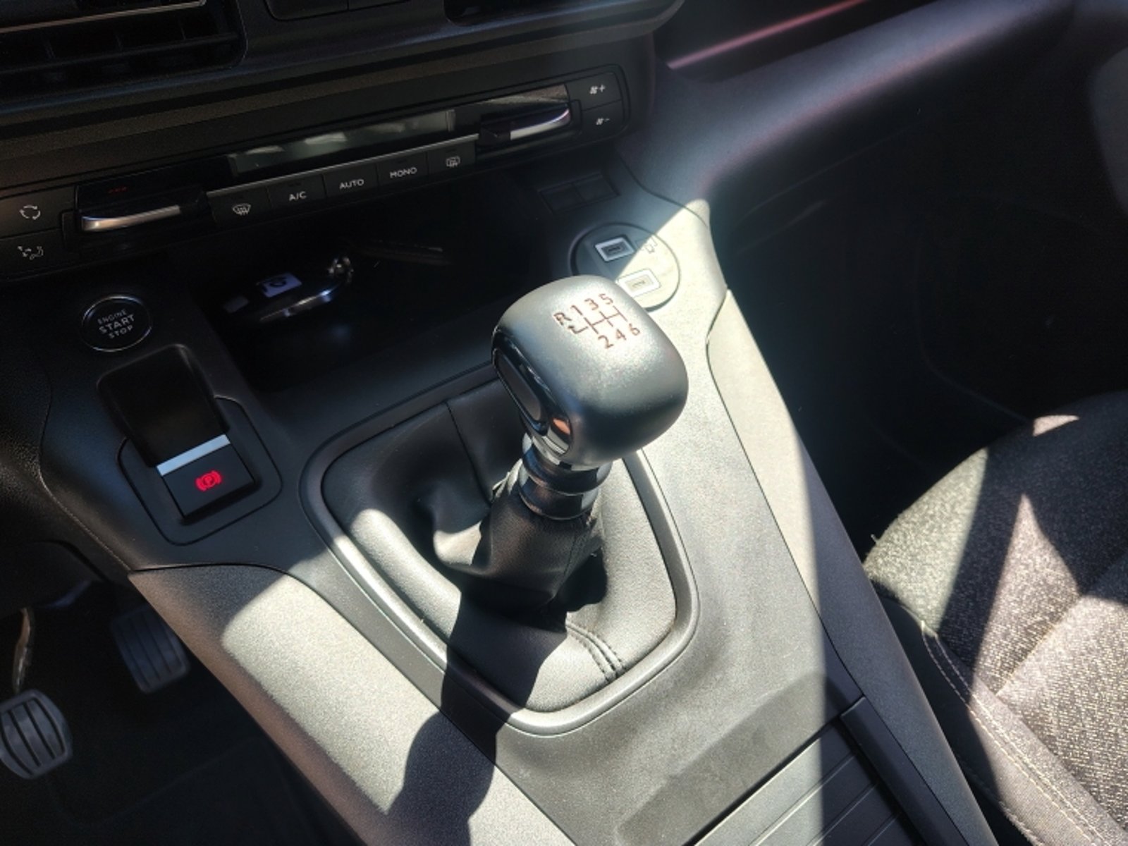 PEUGEOT Rifter Mca Allure Diesel 100hp Mt 2025 - Imagen 14 de 20
