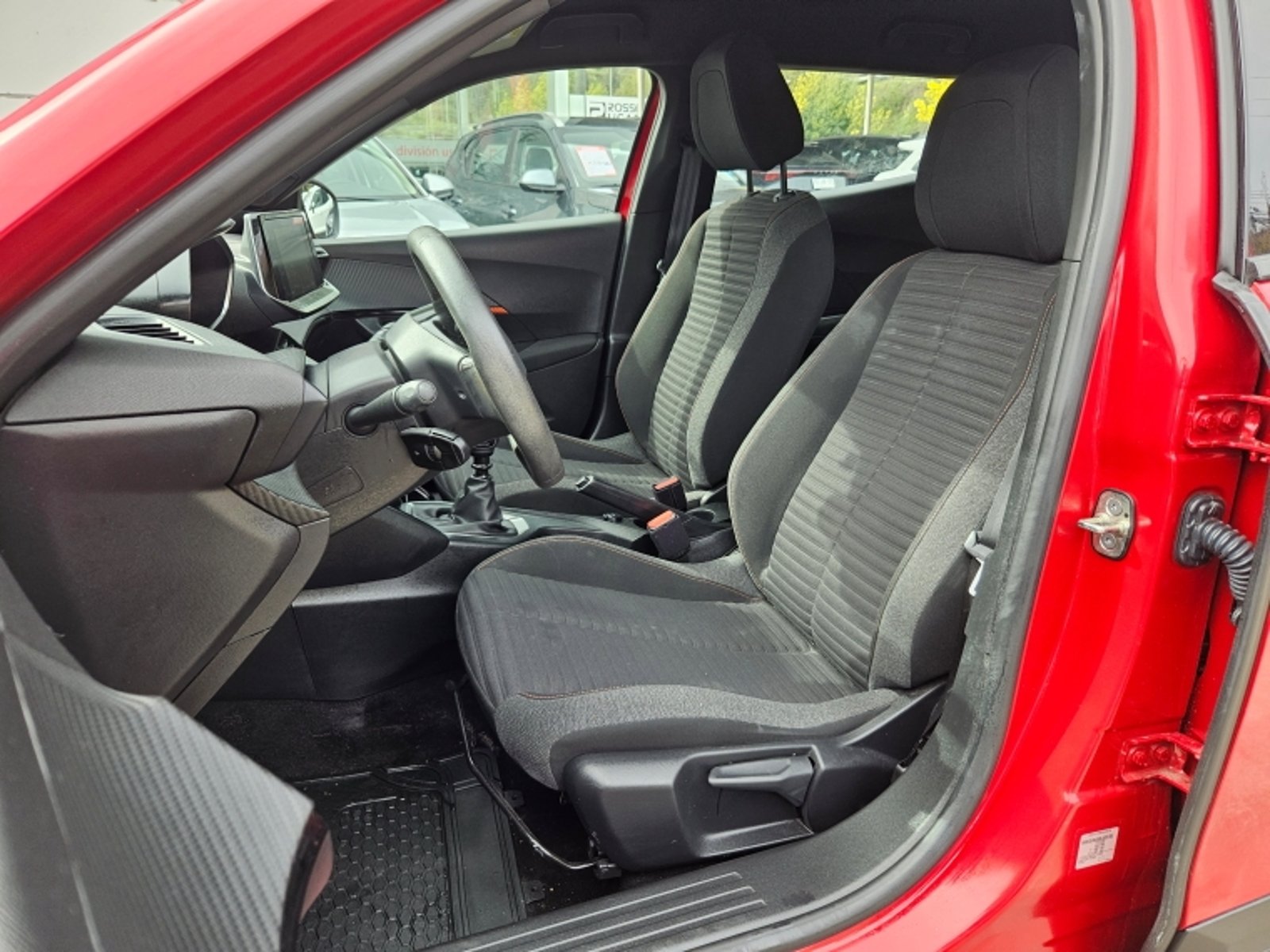 Peugeot 2008 Puretech 130 4x2 1.2 2023 - Imagen 14 de 20