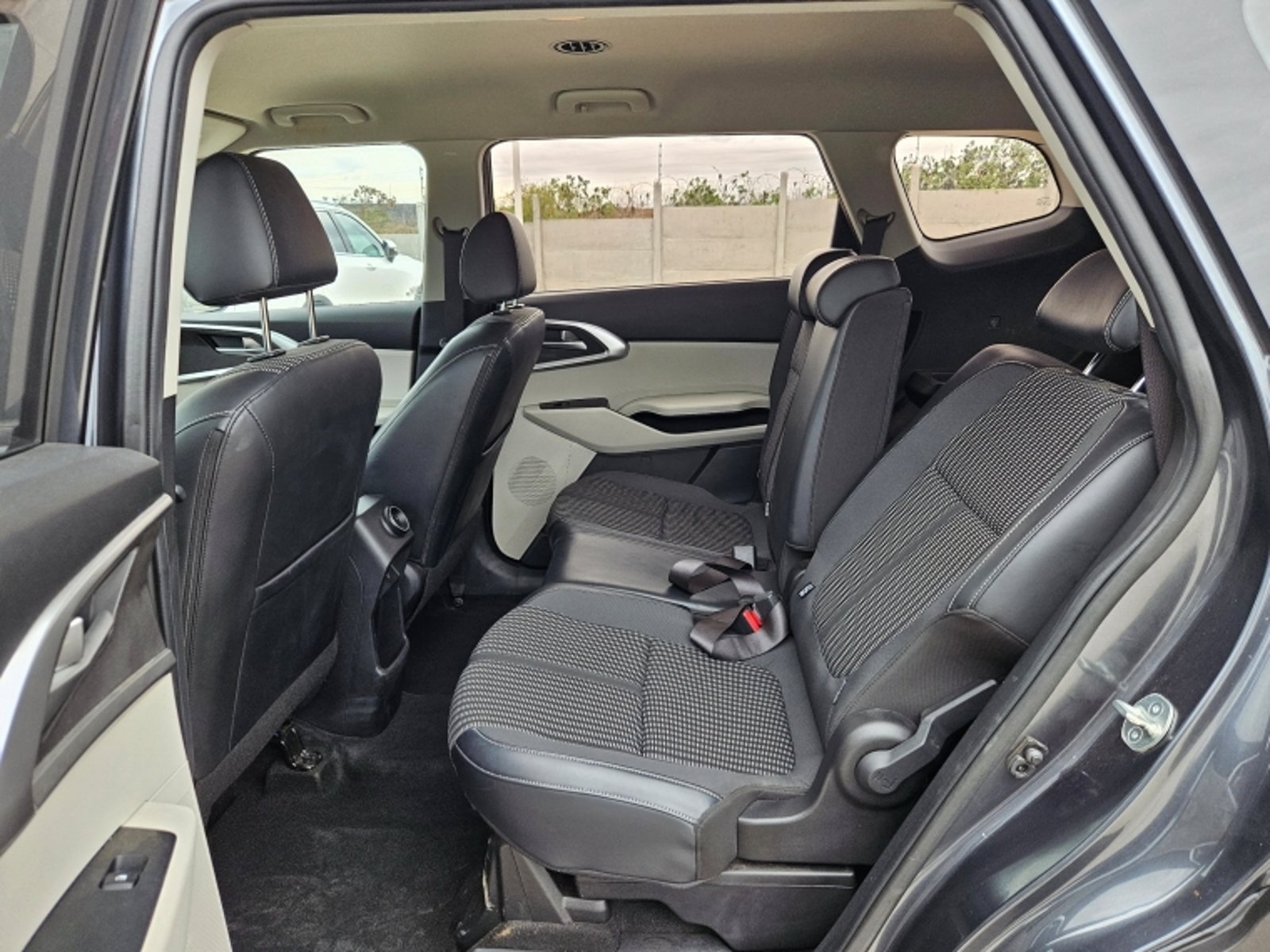 Kia Carens Ex 1.4 Aut 2024 - Imagen 8 de 20