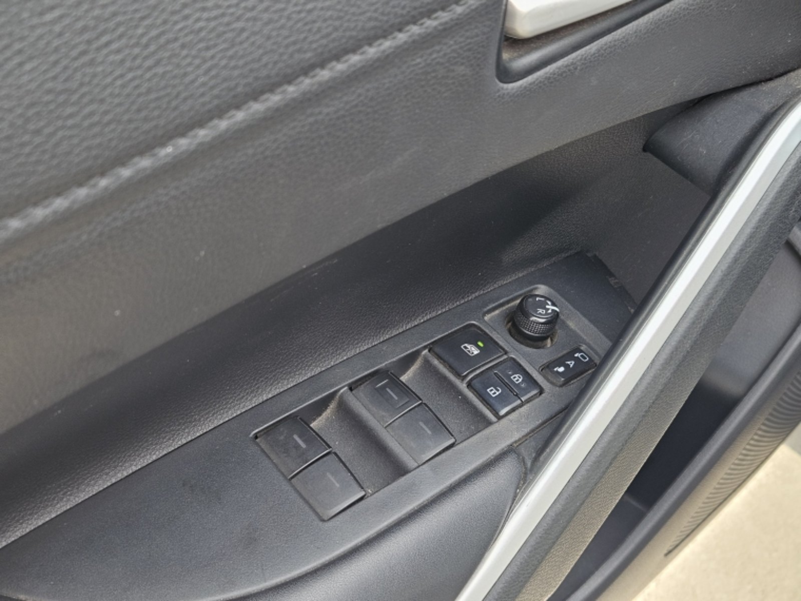 TOYOTA Corolla Cross 4x2 2.0 Aut 2023 - Imagen 14 de 20