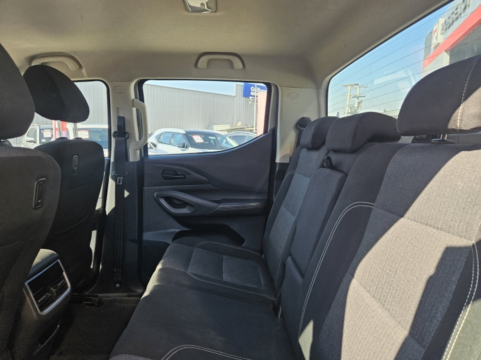 PEUGEOT Landtrek Active Bluehdi 180 4x2 Euro 6b 2024 - Imagen 8 de 20