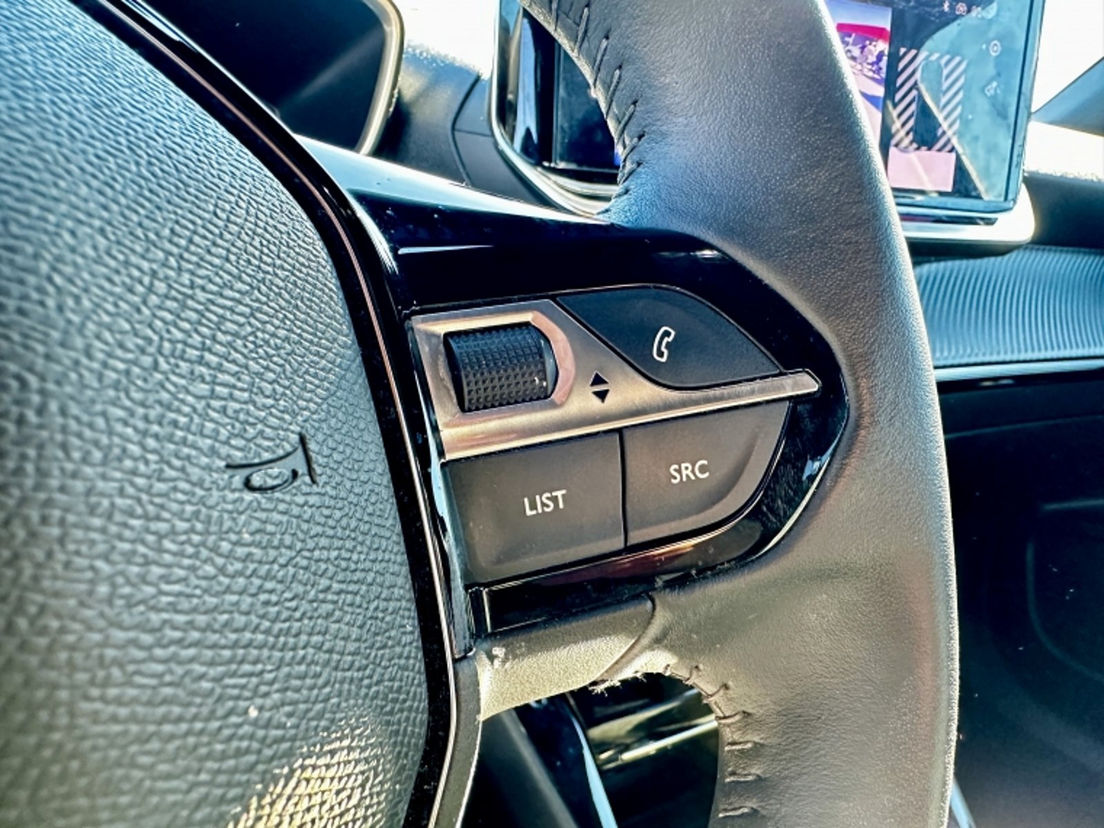 PEUGEOT 2008 Blue Hdi 1.5 Aut 2024 - Imagen 12 de 20