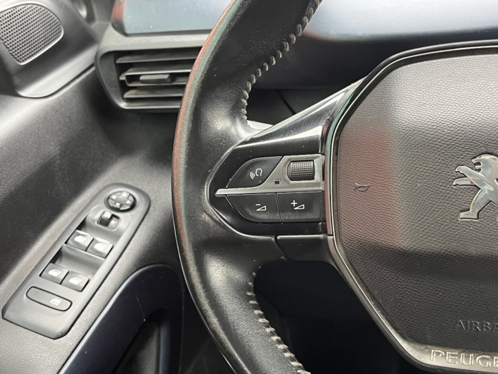 Peugeot Rifter Allure Blue Hdi 4x2 1.5 2023 - Imagen 15 de 20