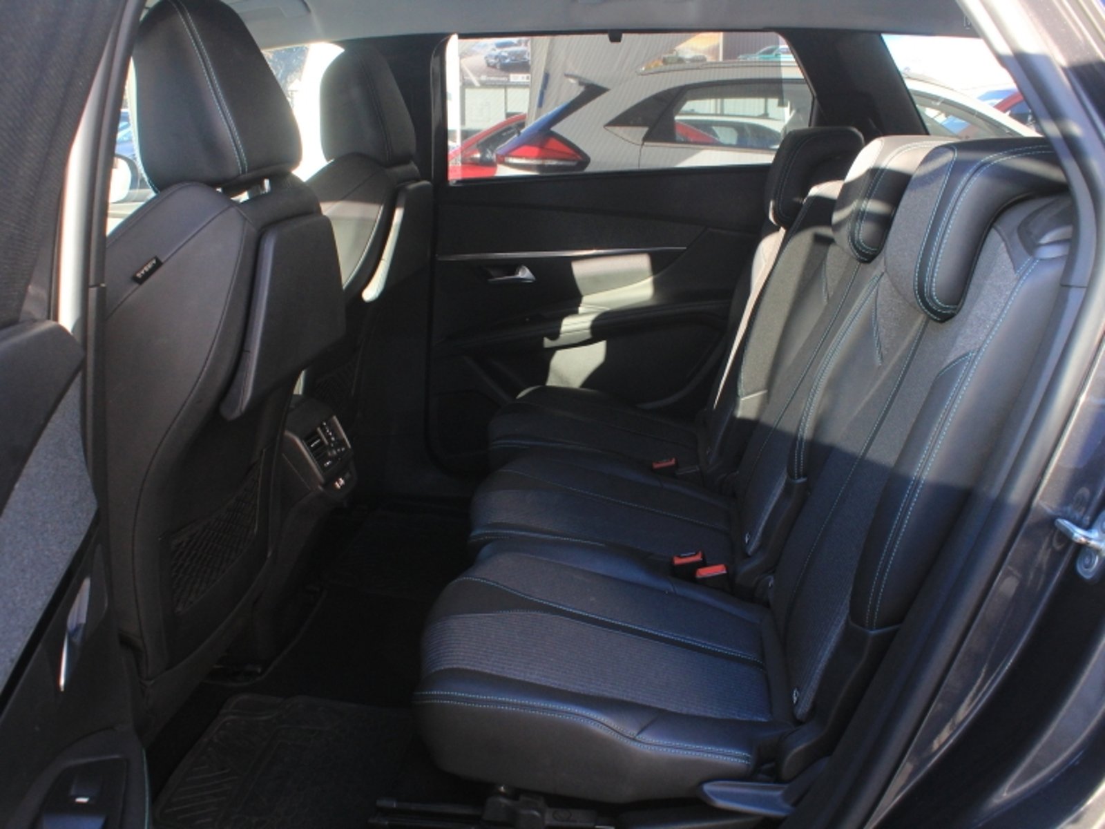 Peugeot 5008 Bluehdi 130 1.5 Aut 2022 - Imagen 8 de 19