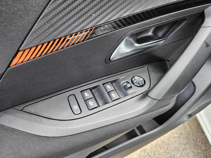 Peugeot 2008 Puretech 130 1.2 2023 - Imagen 14 de 20