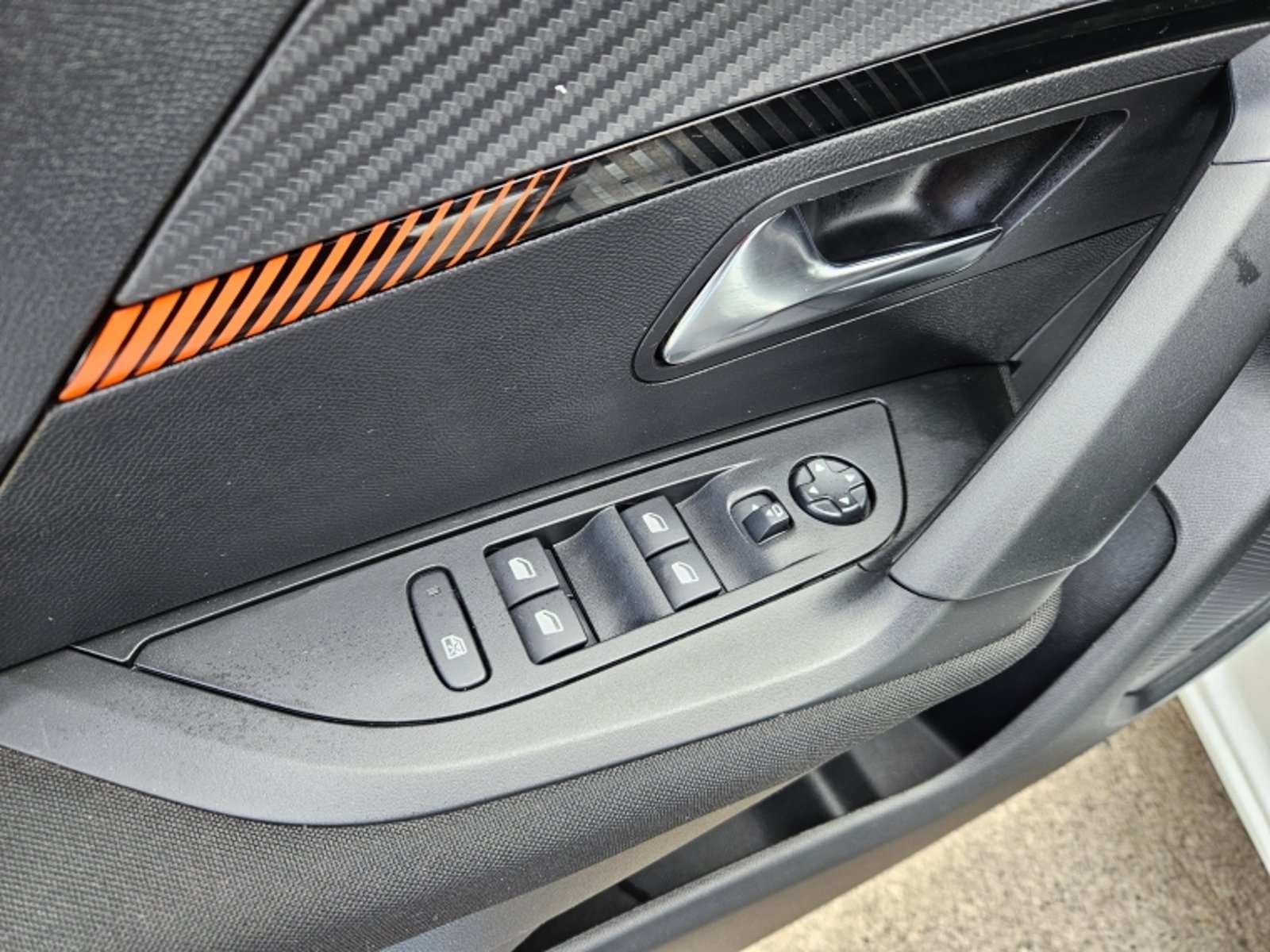 Peugeot 2008 Puretech 130 1.2 2023 - Imagen 14 de 20
