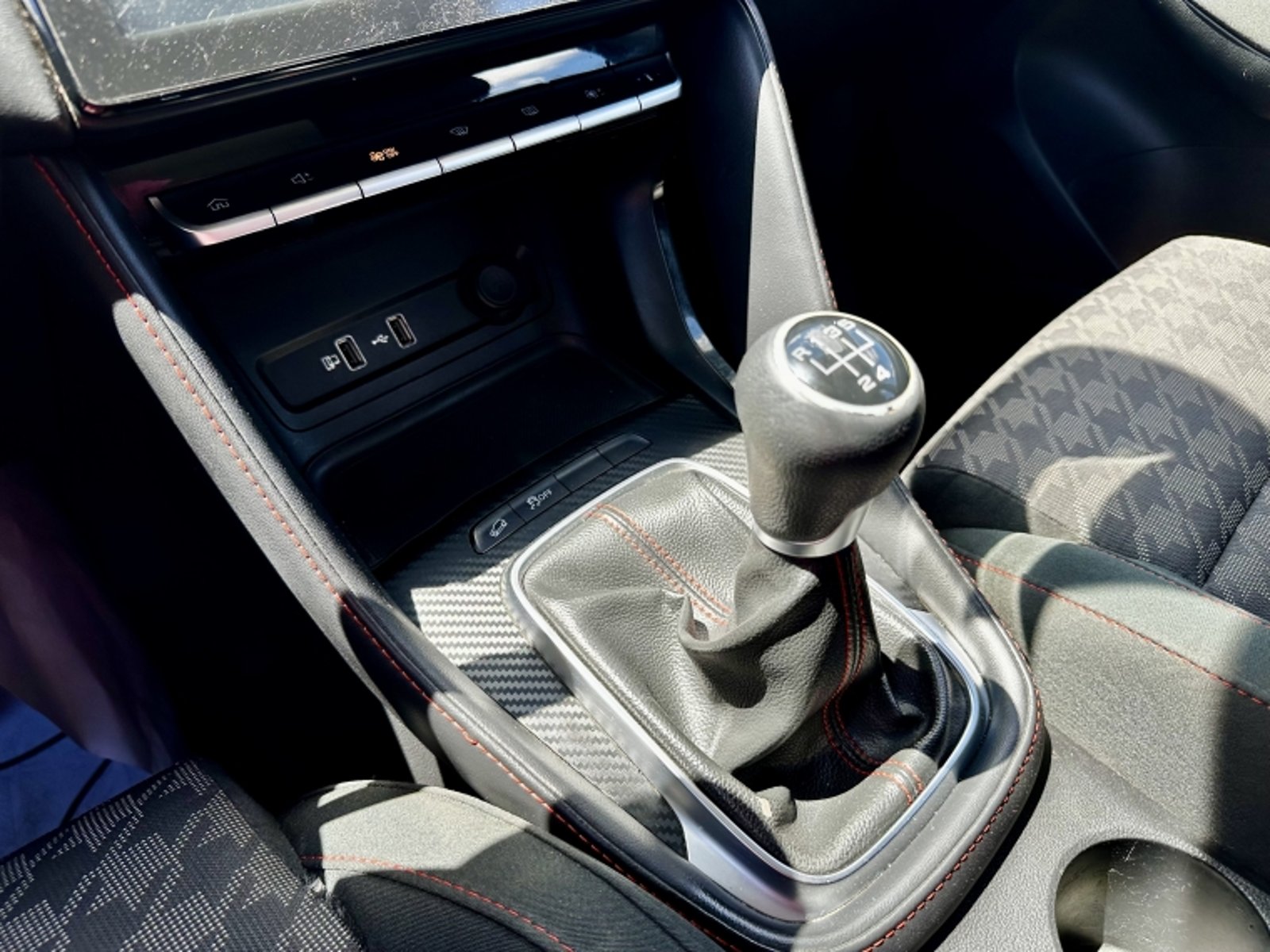 MG Zx 1.5 2022 - Imagen 13 de 20